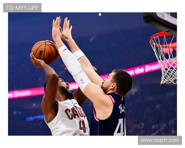 手感低迷难救主鲍威尔21投7中三分失准球队苦战受挫